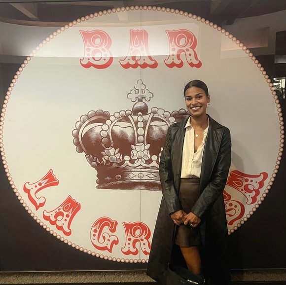 Meet your buyer/seller - Picture 2 of 2